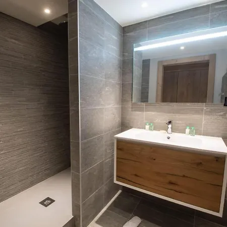 Luxueux Skis Aux Pieds, Jacuzzi Privatif Apartment